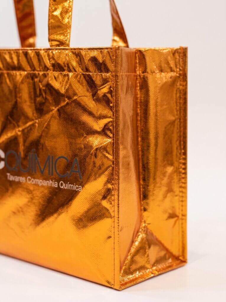 Bolsa de tnt metalizada personalizada para ind estetica detalhe viés