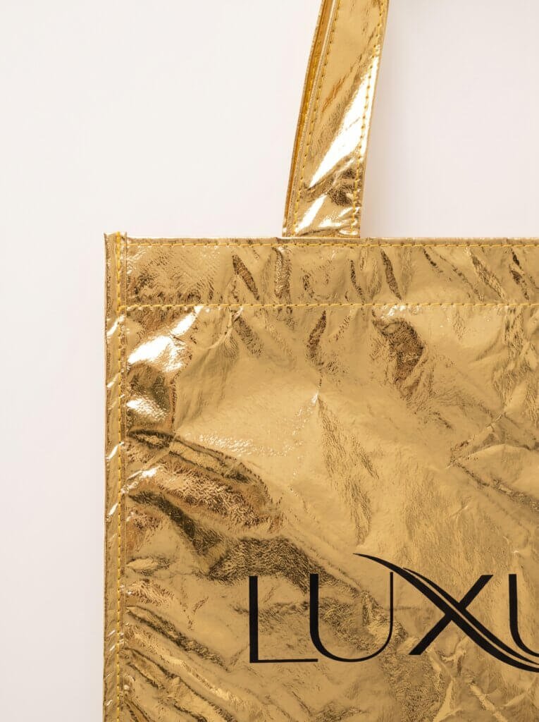 Sacola de tnt metalizada personalizada para eventos e salão de beleza luxury extension close